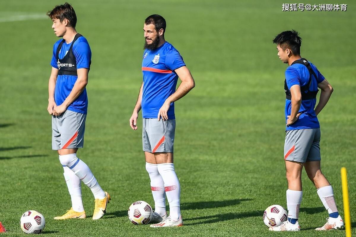 米兰体育官网-关于赛前罗马备战中超；官宣签约细节曝光；话题不断；轮换策略成焦点的信息-米兰体育官网